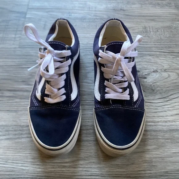 Vans - Picture 1 of 1